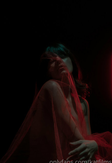 Kat Cabaret model xxx img