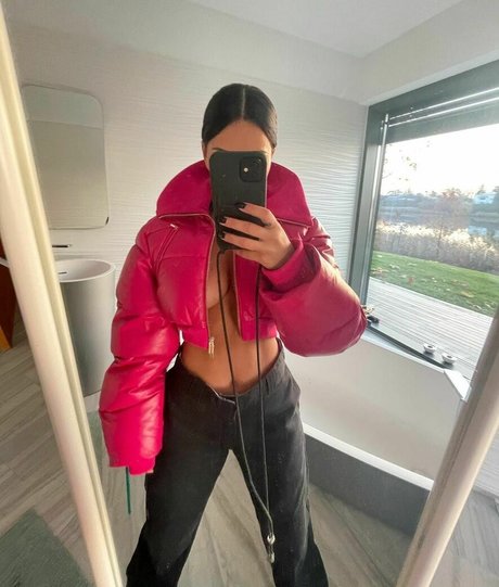 Apostoleanu erotic model picture