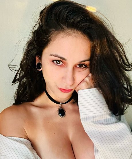 Yana Mori pretty model image