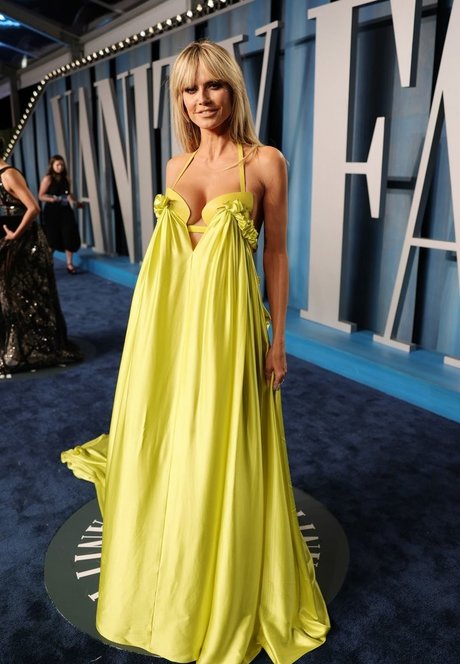 asian shemale onlyfans pornographic photo