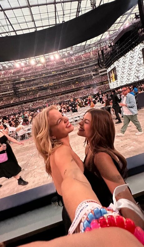 pink hair onlyfans sexy nude photo