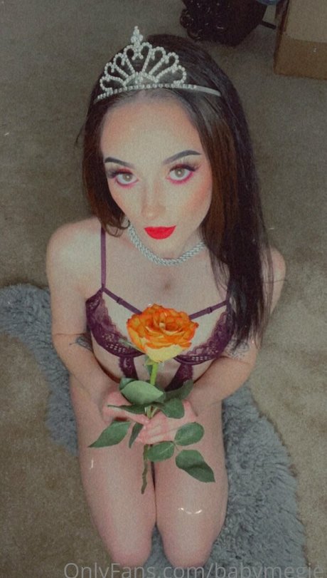 Babymegie porn model photo