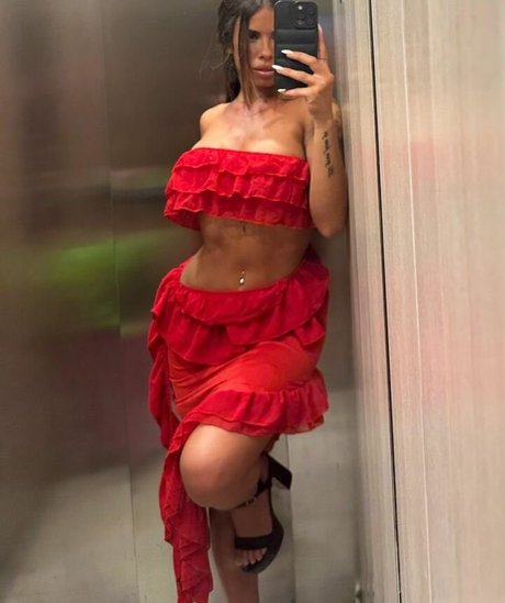 popular trans onlyfans hot naked image