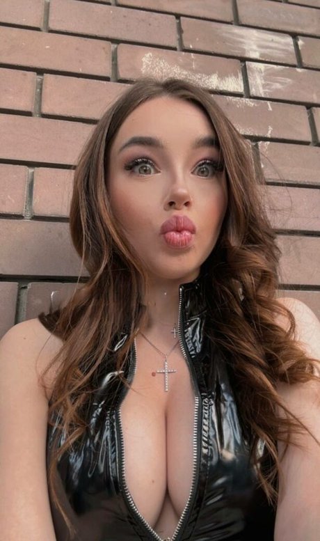 Uberchini beautiful pornstar img