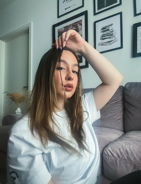 Troubleinc model art galleries