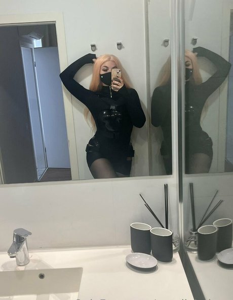 Aurelia Baker sexy model gallery