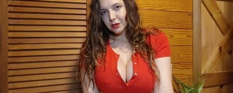 Sadie Holmes art model pictures