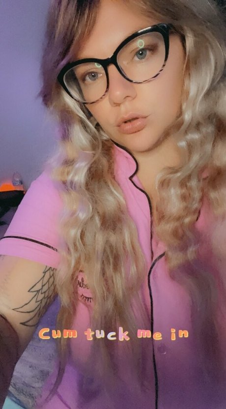 theamputeebitch model hot photo