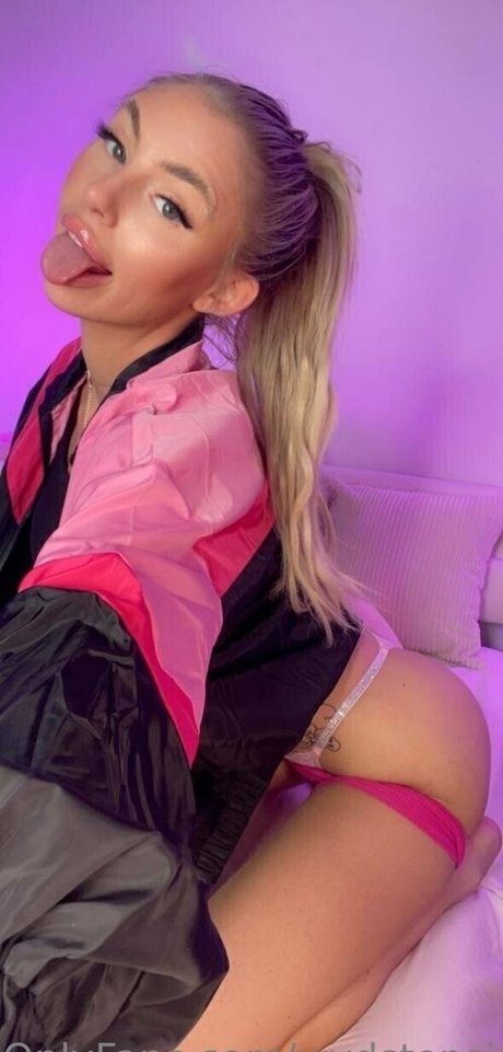 flat chested onlyfans hot nude photo