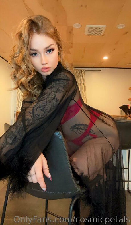 curvy shemale onlyfans free nude photos