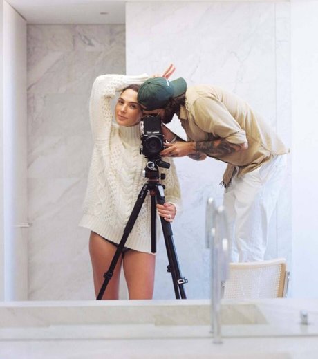 gal gadot Best Profile Photo