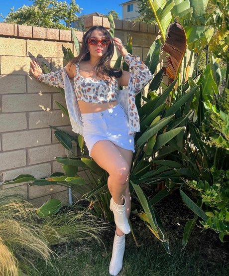 Isabella Gomez hd model pics