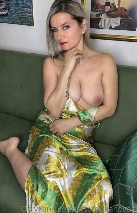 BadEry perfect model photo