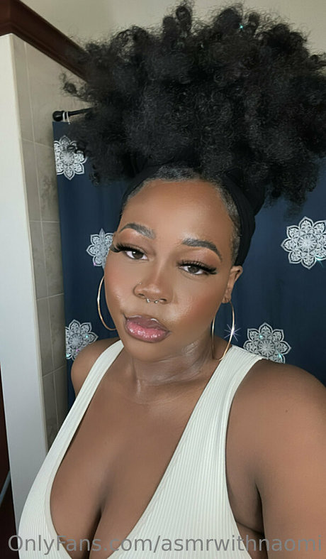 asmrwithnaomi star pic