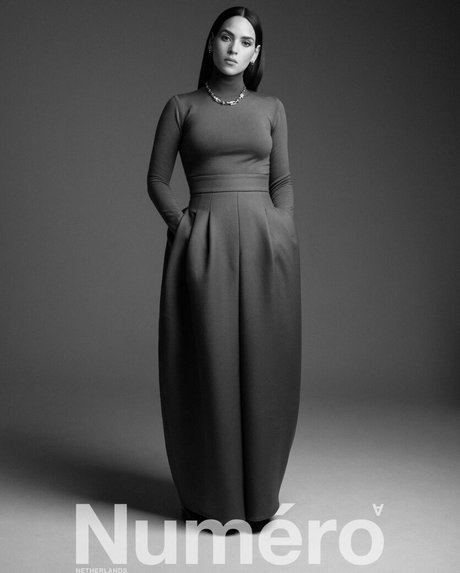 Adria Arjona nude model galleries