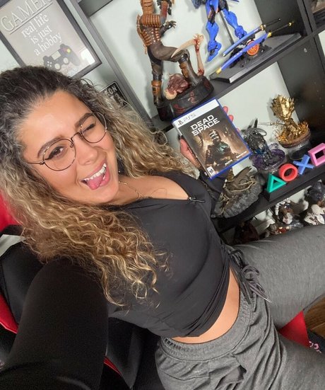 JustYeliz model perfect img