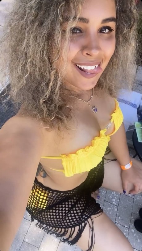 JustYeliz star xxx photo