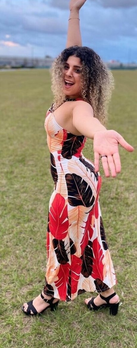 JustYeliz adult actress pictures