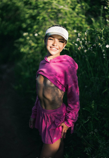 Brie Belle model naked picture