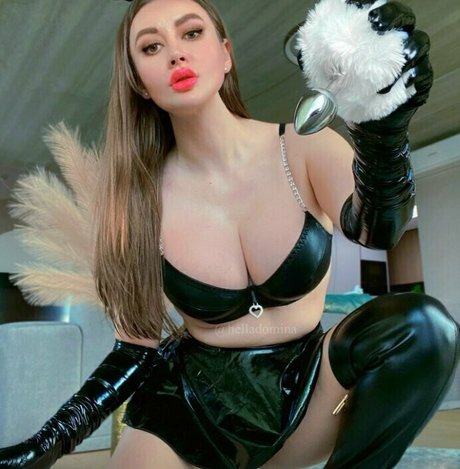 busty mom onlyfans beautiful pics