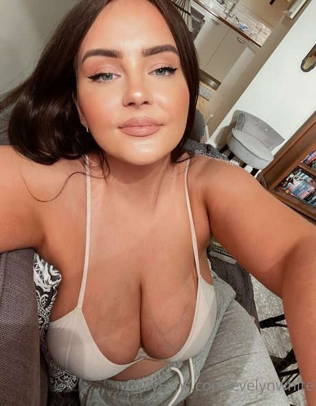 Evelynwhite nice model pictures