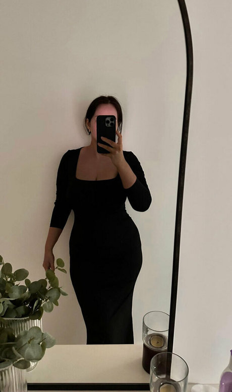 Evelynwhite model picture