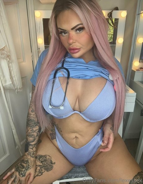 darcy xox model picture