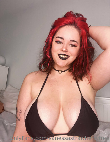 vanessastrawberryfree pornstar naked picture