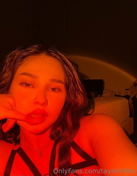 taylerhillss pornstar top picture