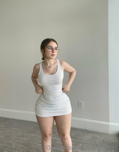 taylerhillss perfect model picture