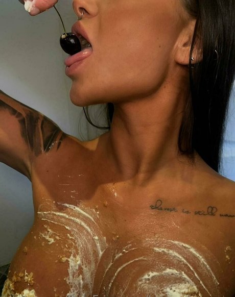 popular trans onlyfans beautiful naked pic