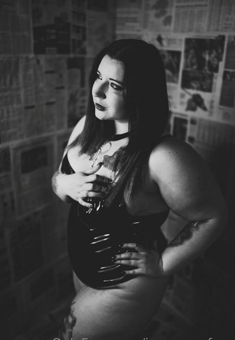 janacurvyfree pretty star img