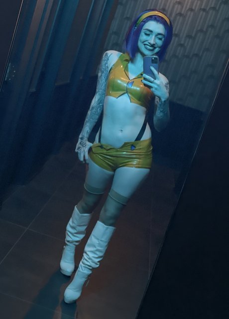 Poisonne pretty pornstar pic