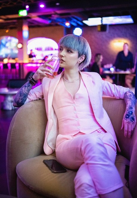 Poisonne star nude gallery