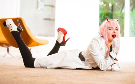 Poisonne art model gallery