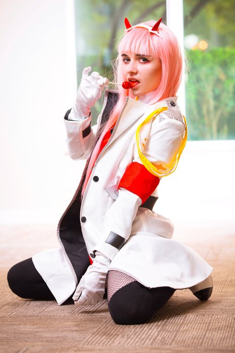 Poisonne nudes model photo