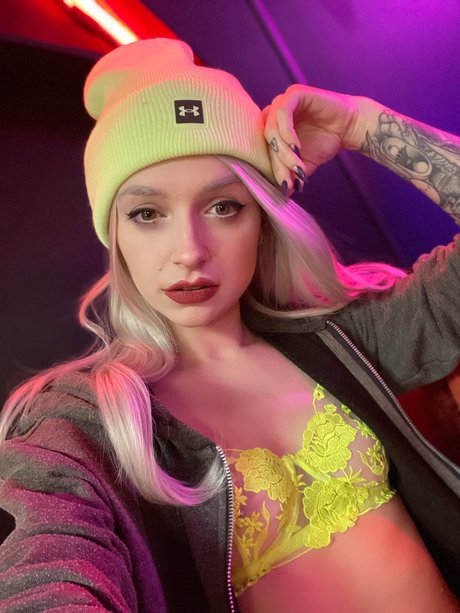 Poisonne xxx model archive