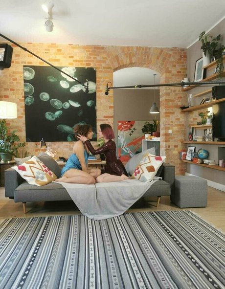 Miss Flora Femdom naked model pic