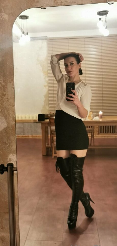 Miss Flora Femdom model adult pictures