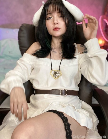 awondrr nudes model image