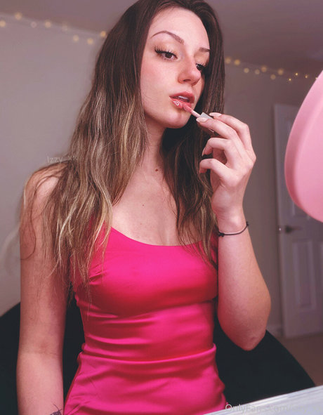 Izzy xx sexy pornstar pic