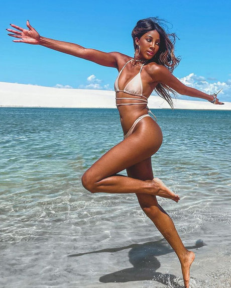 Camilla De Lucas pornstar naked gallery