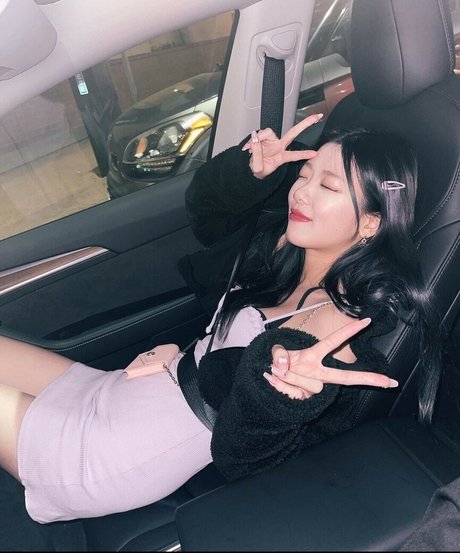 teen natural tits onlyfans naked gallery