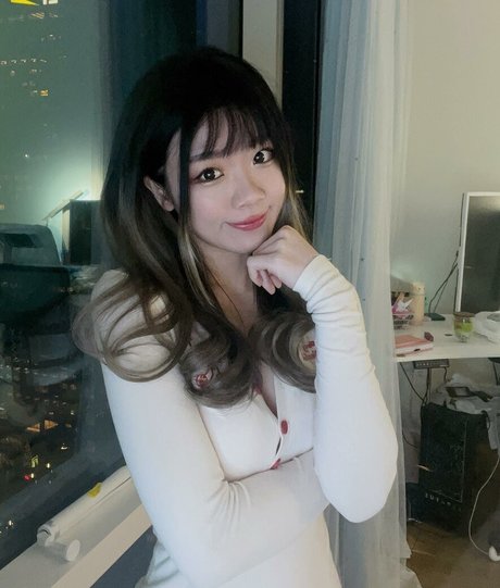 cute asian onlyfans nudes image