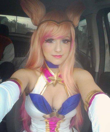 Renata Melo pretty star img