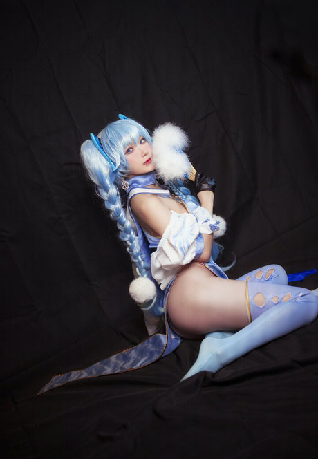 Abaoyeshitunia pretty actress images