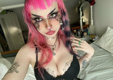 kittyfairie model art gallery