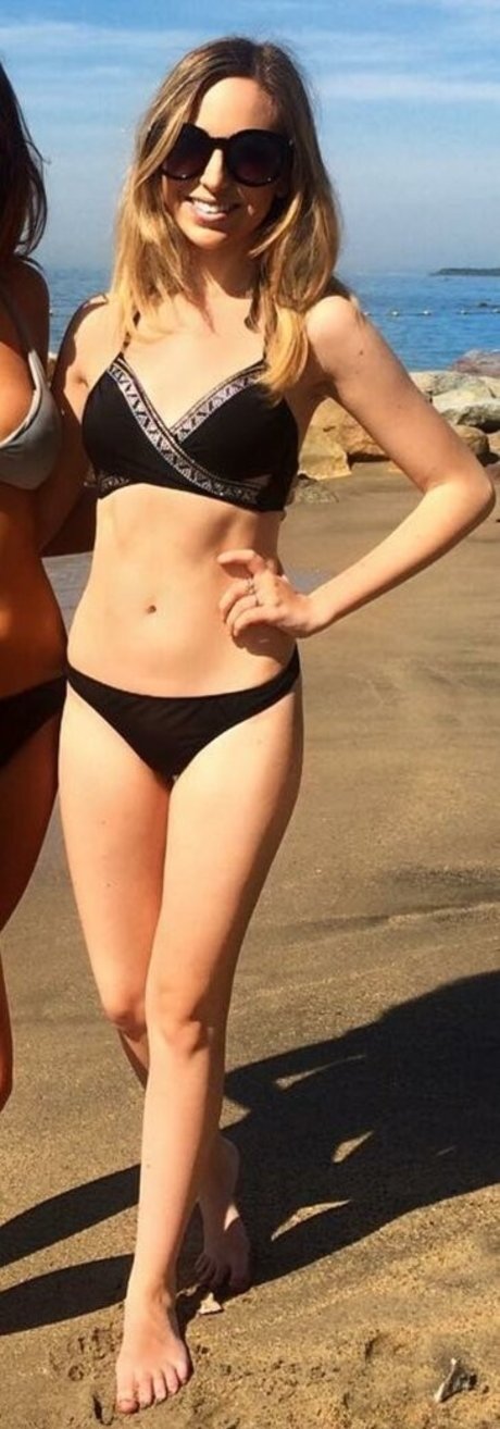 Ellie Schnitt naked model pictures