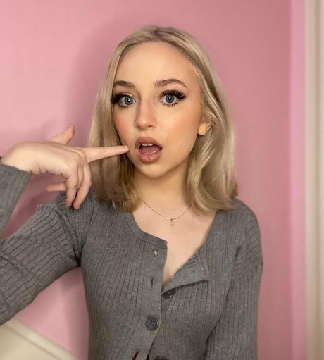 Ellie Schnitt star top pic