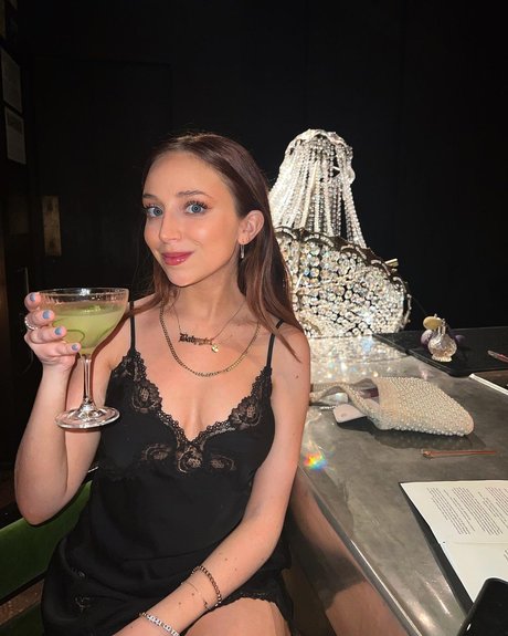 Ellie Schnitt star adult archive